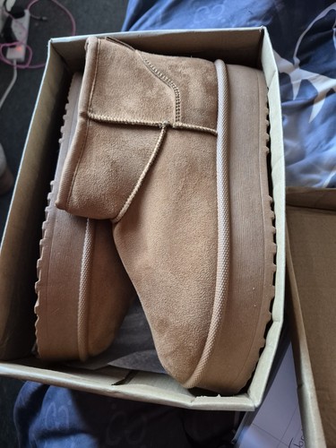 Size tan ugg boots - 7,