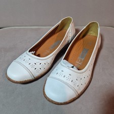 Loretta ladies white leather slip on shoes. Orthopaedic comfort. Size 5 or 38.