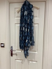 ❤️Beautiful BNWOT Shades Of Blue And White Scarf Viscose & Cotton❤️