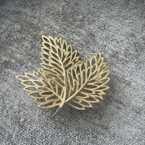 Pretty vintage gold tone leaf - tone,