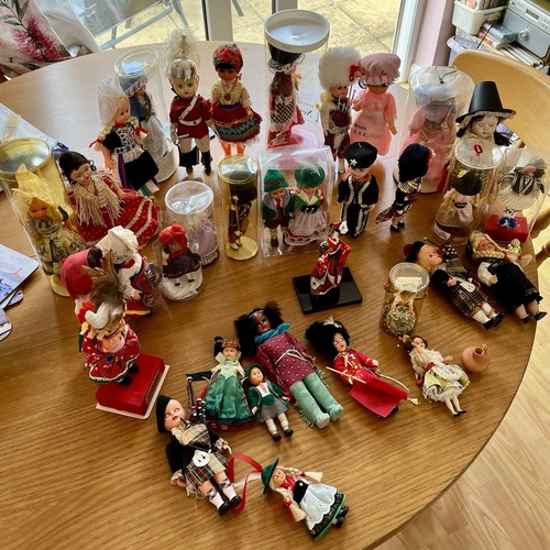 Vintage souvenir dolls - 33,