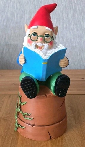 Giant reading plant - giant,