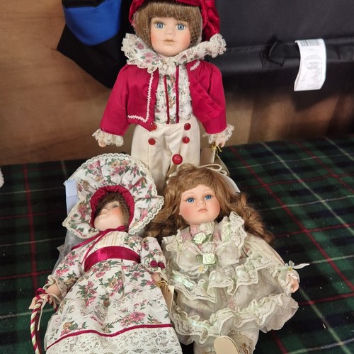 Lot girl porcelain dolls - lot, 3