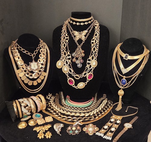 Vintage mod goldtone jewlery - vintage,