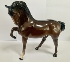 Beswick Horse Head Tucked Leg