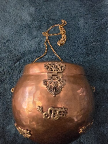 Vintage clam shell copper - vintage,