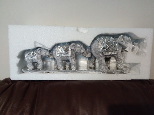 Beautiful elephant set on - ,