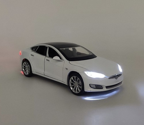 Tesla model s - 1:32,