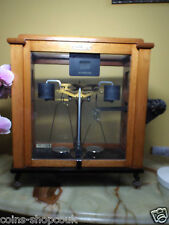 Oertling Scale  MODEL 62 FM PAN CAPACITY 200 G  LONDON ENGLAND in working order