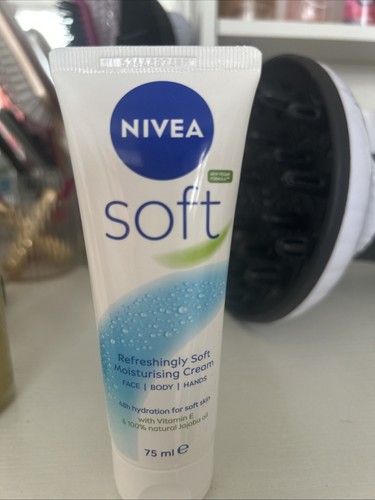 Nivea refreshingly soft - nivea,