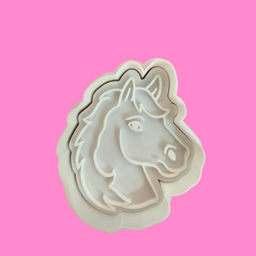 Horse head with flowing mane - head,