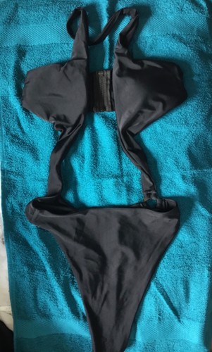 Black cut out one piece - black,