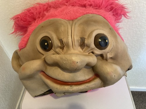 Collectable original troll - &,