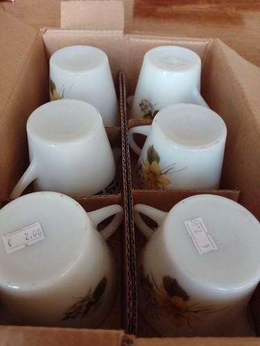 Pyrex small milk jugs - x6, new