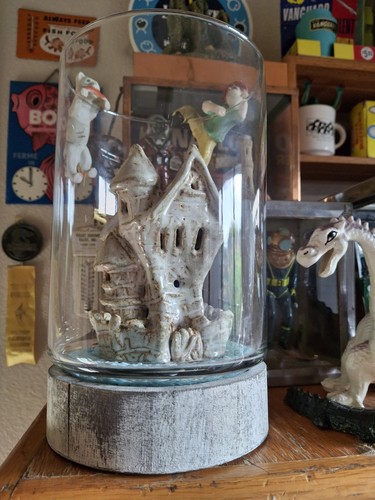 Vintage old aquarium fishbowl - old,