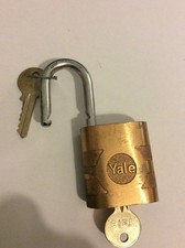 Yale Brass Padlock With 2 Keys  nice condition