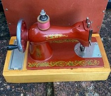 FAB CONDITION VINTAGE BOXED WORKING CHILDRENS SEWING MACHINE MADE IN USSR.
