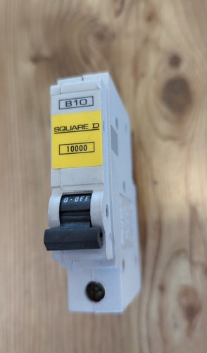 Square qoe 10 amp type - d,