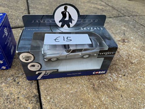 Corgi james bond skyfall - corgi,