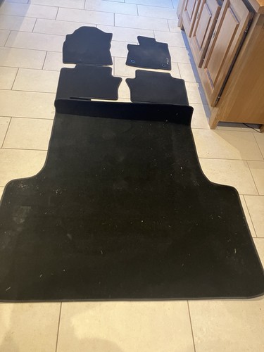 Hilux invincible bed liner - invincible,