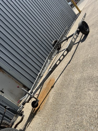Single axle braked trailer - single,