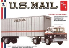 AMT Ford C-900 Tilt-Cab Tractor with USPS Trailer 1:25 1326 Plastic Model Kit