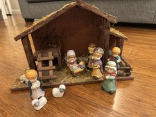 Wooden Hand Made Stable Manger With 10 Ceramic Figures Christmas Nativity
