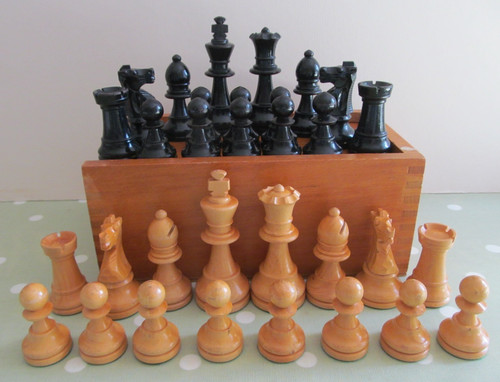 Vintage wooden weighted chess - weighted,
