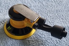 Air operated palm sander 