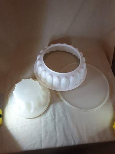 Vintage tupperware 5in - tupperware, 9.5in