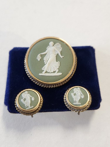 Beautiful vintage wedgwood - beautiful,