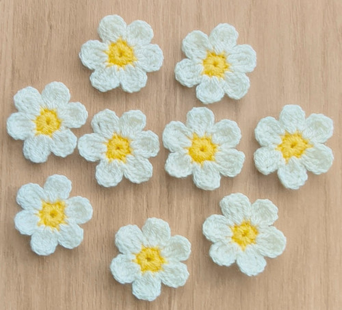 Handmade crochet small - , daisies