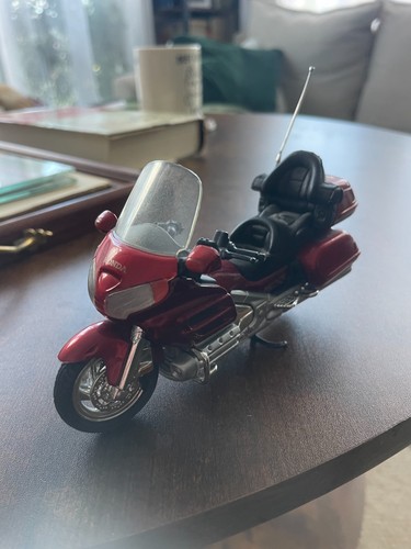 Honda gold wing - gold,