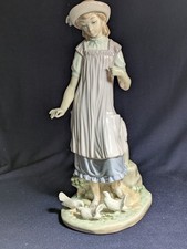 LLADRO - "SUSAN AND THE DOVES" #5156" 11" (28cm) Vincente Martinez RETIRED