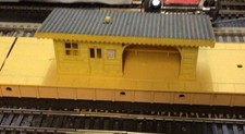 OO/HO Hornby Small Plastic Station Building In Good Used Condition Boxed