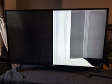 LG 43UJ635V 43” 4K Ultra HD Smart LED TV – Spares or Repair