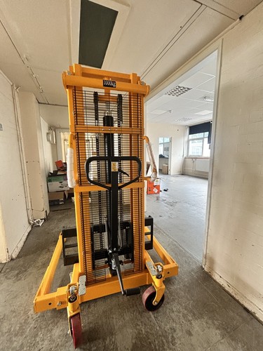 Straddle leg stacker - leg,