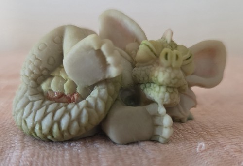 Enchantica dragon nods off - nods,