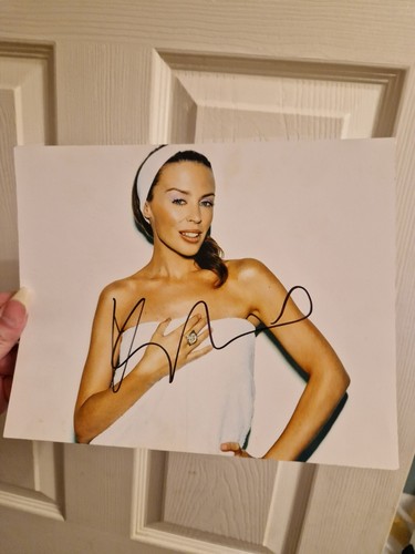 Kylie minogue authentic - kylie, hand