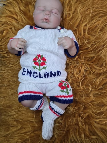 Newborn size full outfit - size,