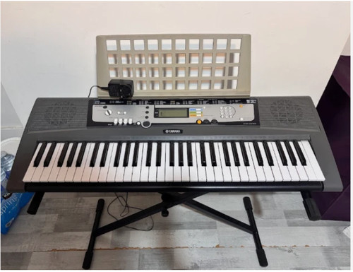 Yamaha 220 digital keyboard - ez-220,