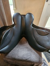 17" Thorowgood Compact T4 High Wither Adjustable Gullet. Currently Has A Red Bar