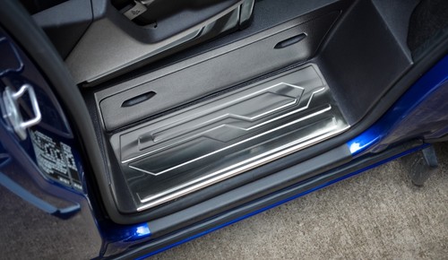 Brushed chrome front door sill - chrome,