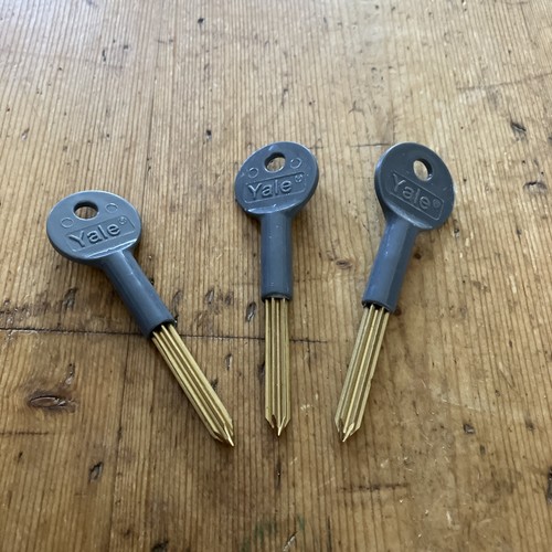 Yale star bolt lock keys - star,
