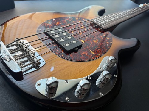Ernie ball music man stingray - ball,