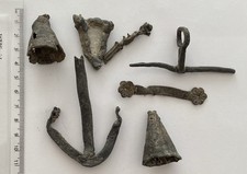 16TH-17TH CENTURY.  MIXED ARTEFACT. MUDLARK FINDS FROM THE RIVER THAMES.