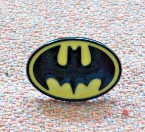 Batman logo metal - enamel, pin