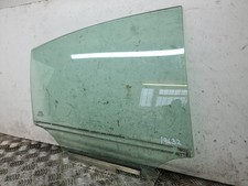 Toyota Avensis window glass