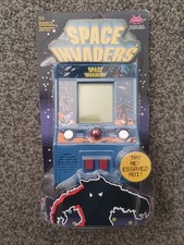Space invaders hand - hand, held