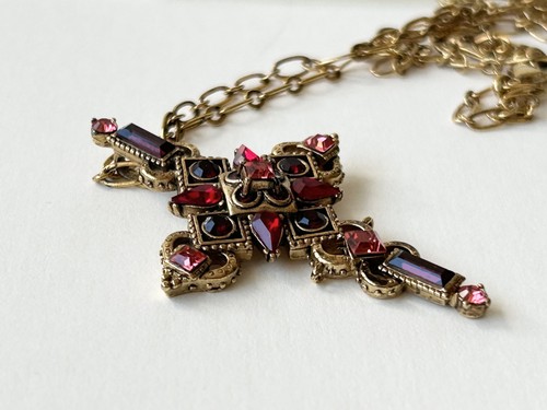 Past times gold - gold, red,